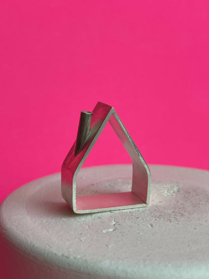 Pointed house ring