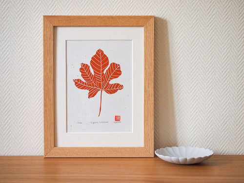 Gravure sur papier washi encadrée, feuille rouge orangé