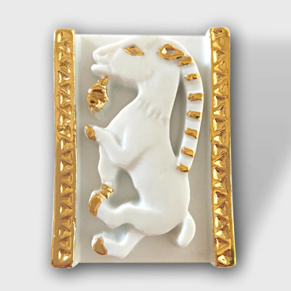 Boîte à bijoux chèvre blanche et dorée, cadre rectangulaire ornementé