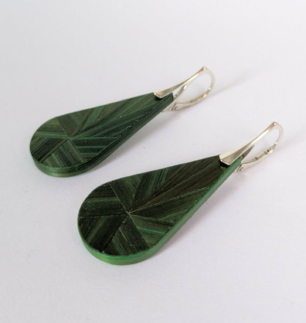 Boucles d’oreilles gouttes vertes, marqueterie de paille, crochets argent
