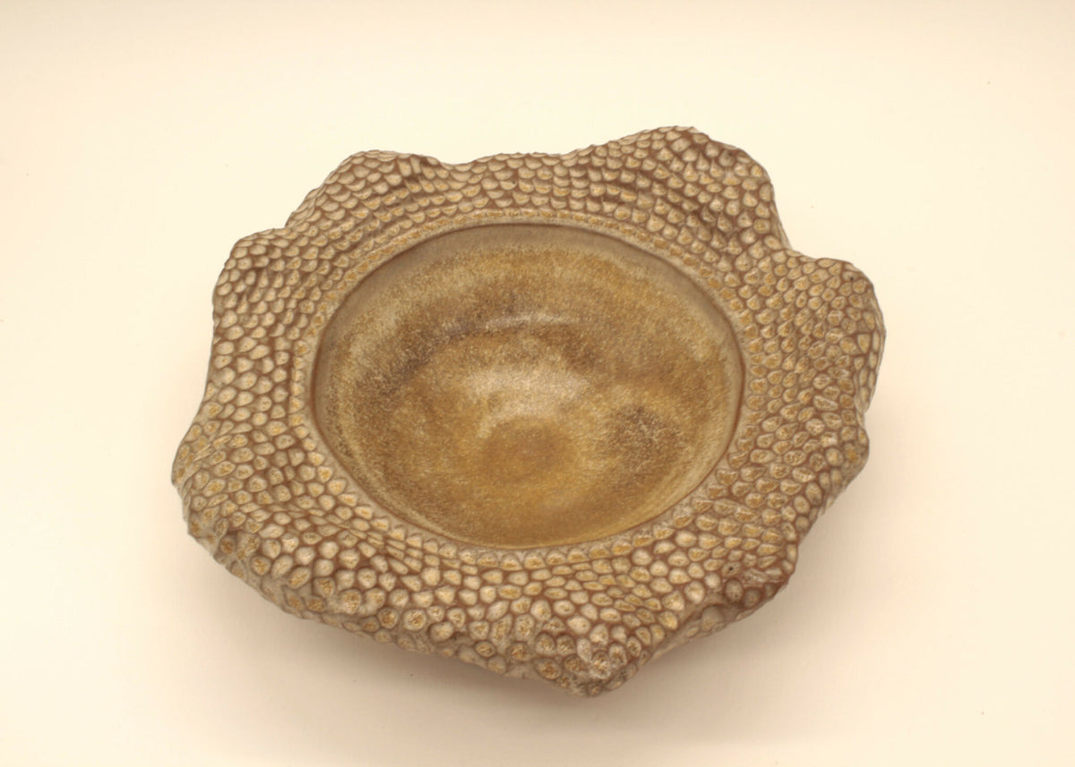 Coupelle double paroi en grès beige, surface gaufrée et bord évasé