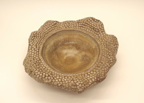 Coupelle double paroi en grès beige, surface gaufrée et bord évasé