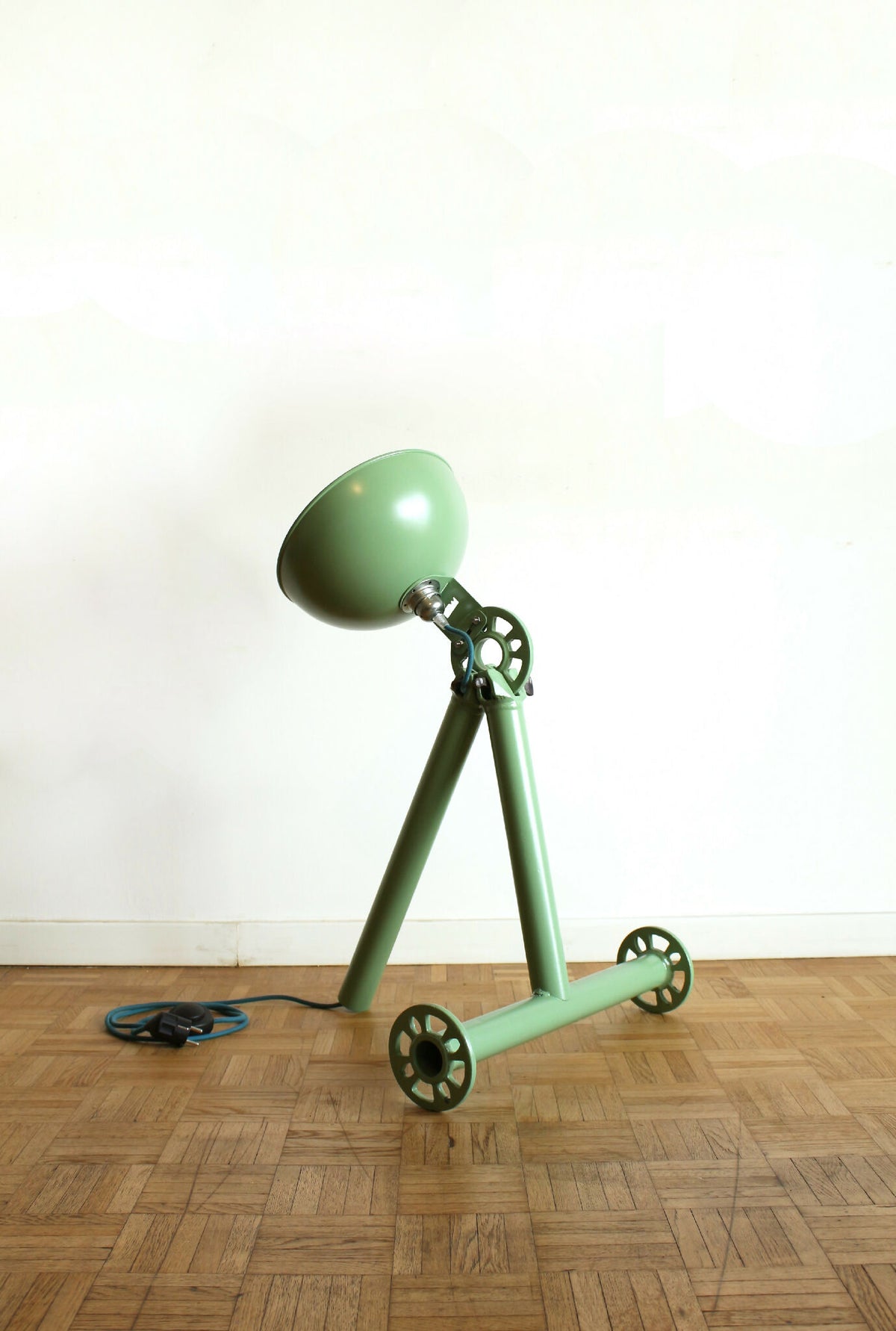 Lampe sur trépied vert UMARELL, abat-jour orientable vert