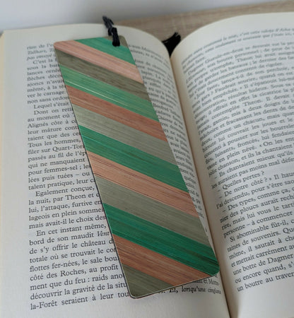 Marque-pages avec marqueterie de paille Vert cuivre kaki et jaune orange kaki