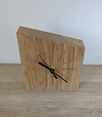 Horloge de bureau en chêne massif et Marqueterie de paille Cuivre