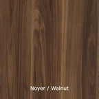 Planche de bois brun foncé au veinage visible, finition noyer