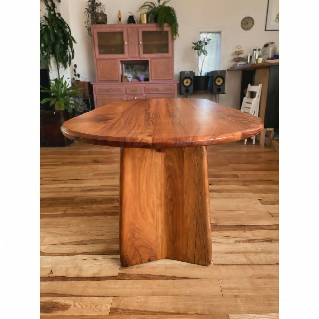 Table Squinch en bois massif, plateau rond et pied central, vue de face