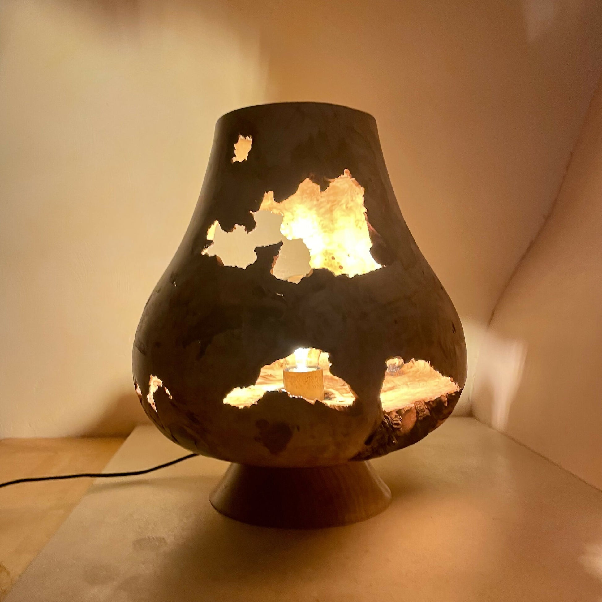 lampe-bois-artisanat-francais-unique-