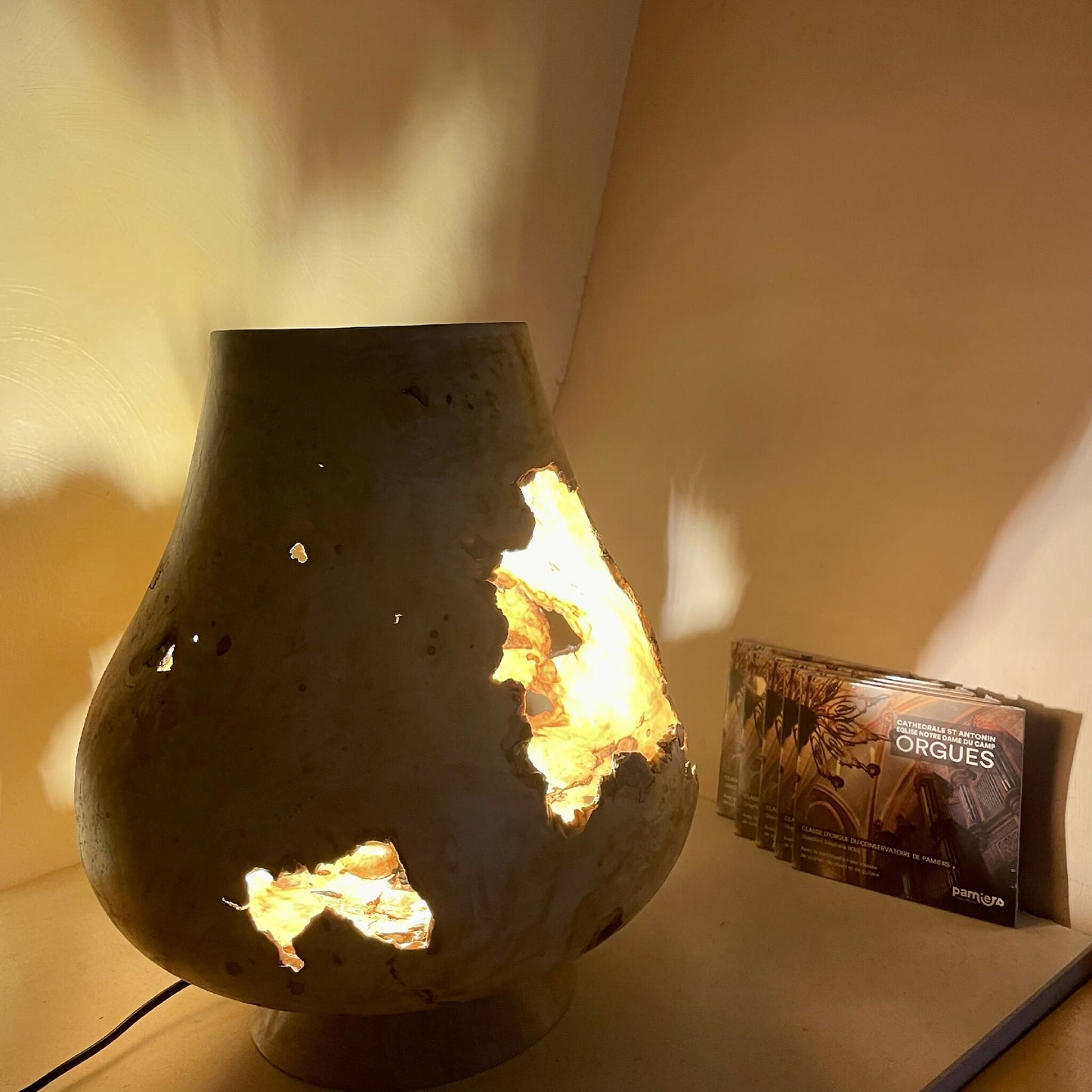 lampe-bois-artisanat-francais-unique-