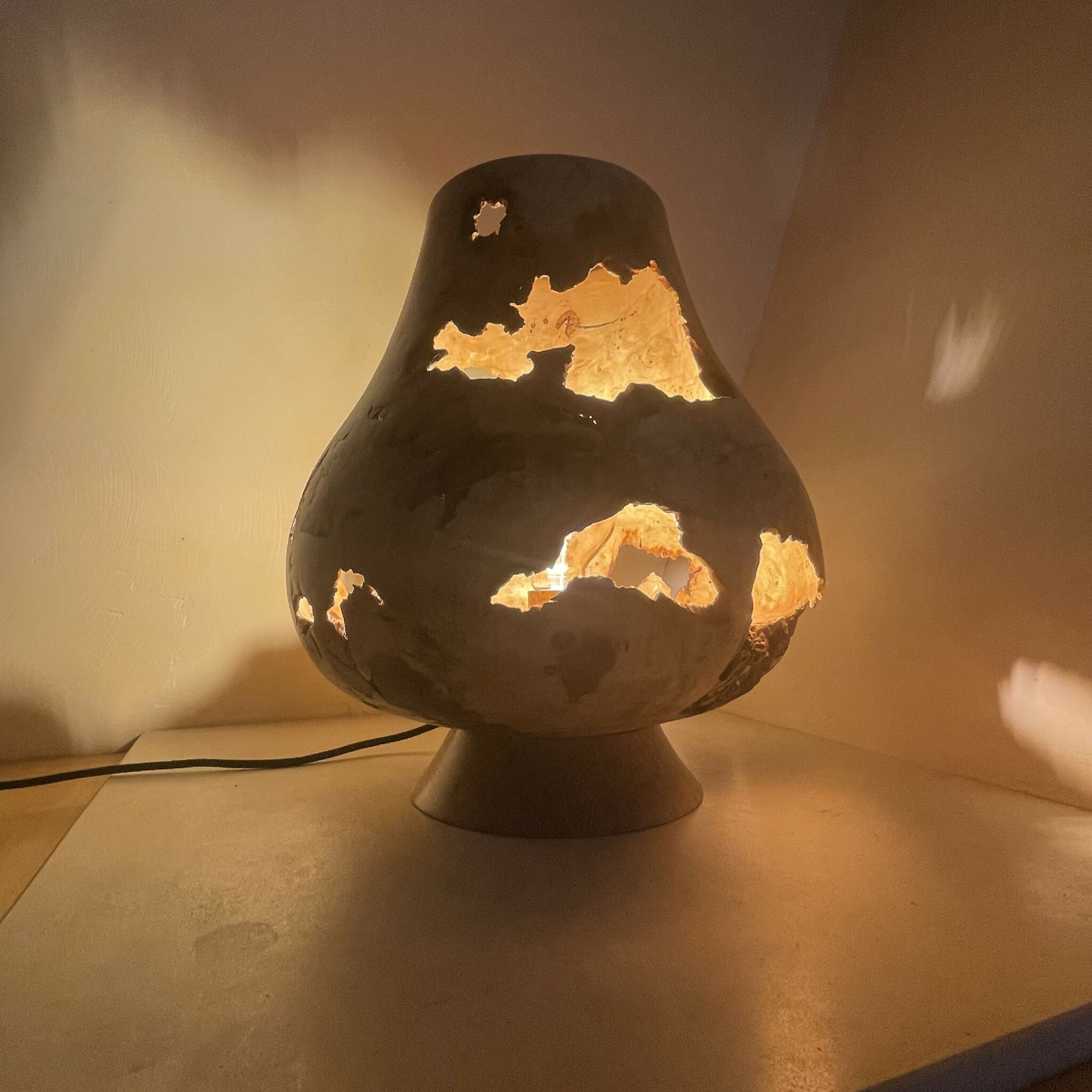 lampe-bois-artisanat-francais-unique-