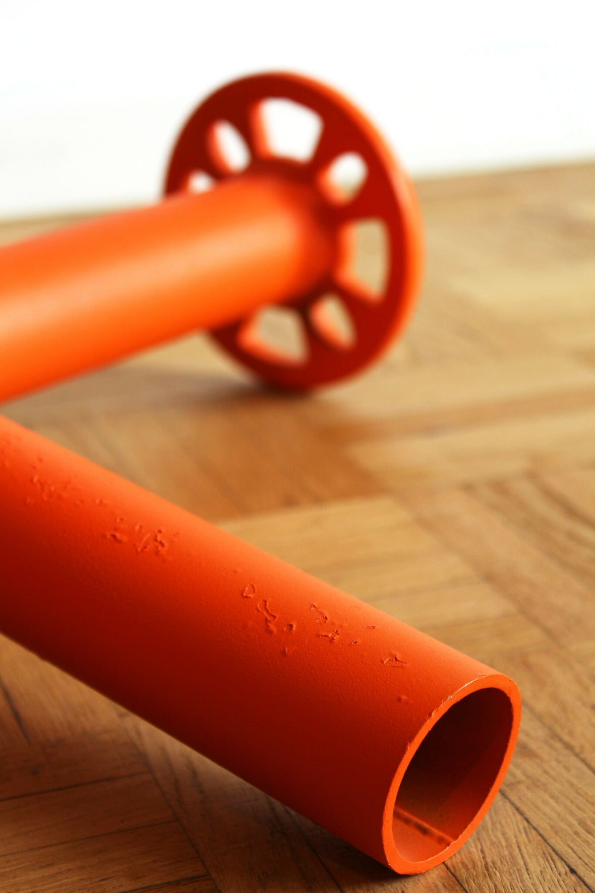 Lampe UMARELL Enrico orange : extrémité du tube avec intérieur orange visible