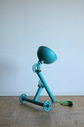 Lampe UMARELL en bleu-vert, bras articulés et abat-jour conique avec câble