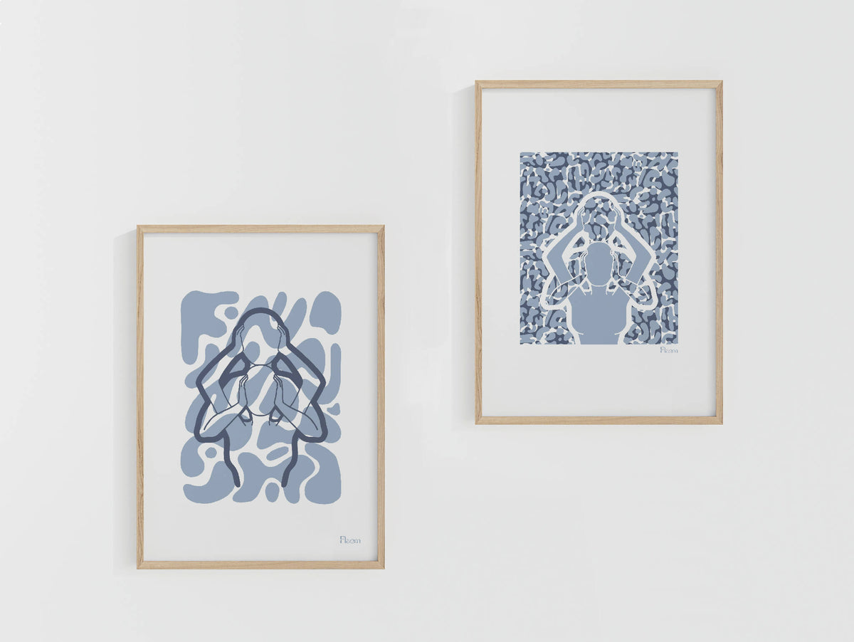 Tirage A4 encadré, motif abstrait bleu sur fond clair, présentation double.