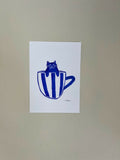 Linogravure A6 Ca(t)ppucino : chat sur tasse rayée bleue, sur papier blanc