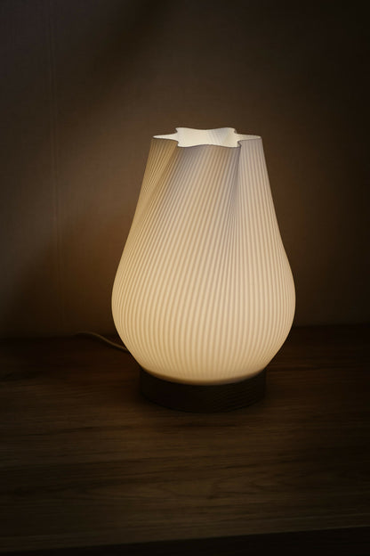 Luminaire fait main, lampe artisanale en bioplastique issue de l'artisanat français