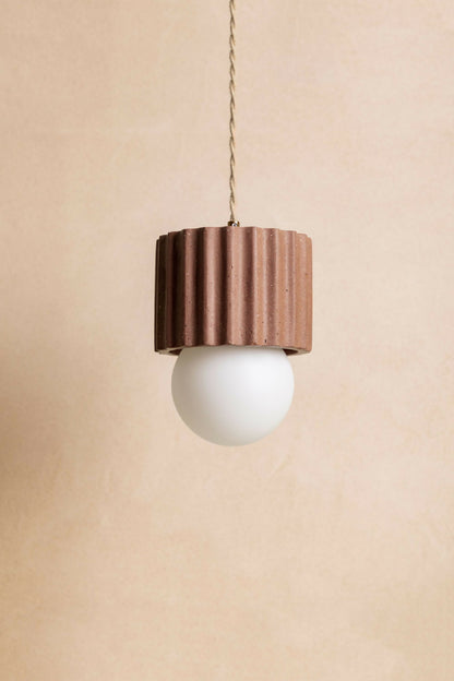 Luminaire en béton fait main, suspension, lampe artisanale  issue de l'artisanat français