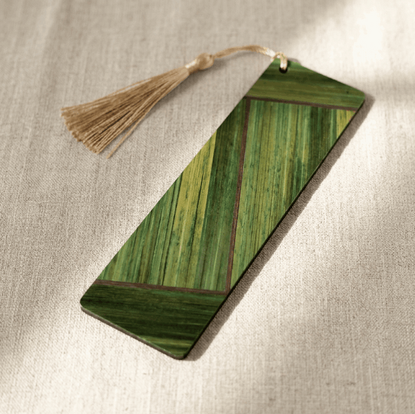 Marque-page rectangulaire en marqueterie de paille verte, frange beige