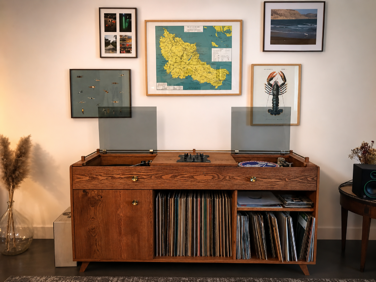 Meuble vinyles en bois avec compartiments, platine et rangement pour disques