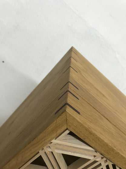 meuble-vitrine-en-bois-massif-artisanat-francais-1