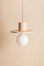 Suspension à globe blanc et cylindre effet béton beige moucheté, disque de plafond
