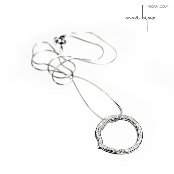 Collier cercle texturé en argent massif