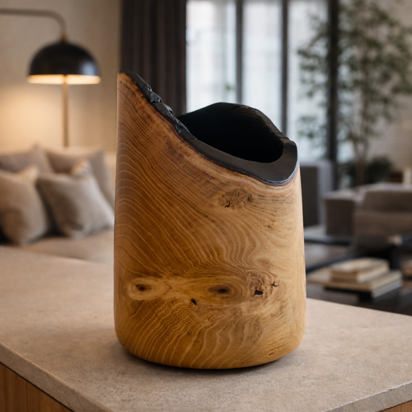 Pot en bois ambré, intérieur noir arrondi, forme ovale