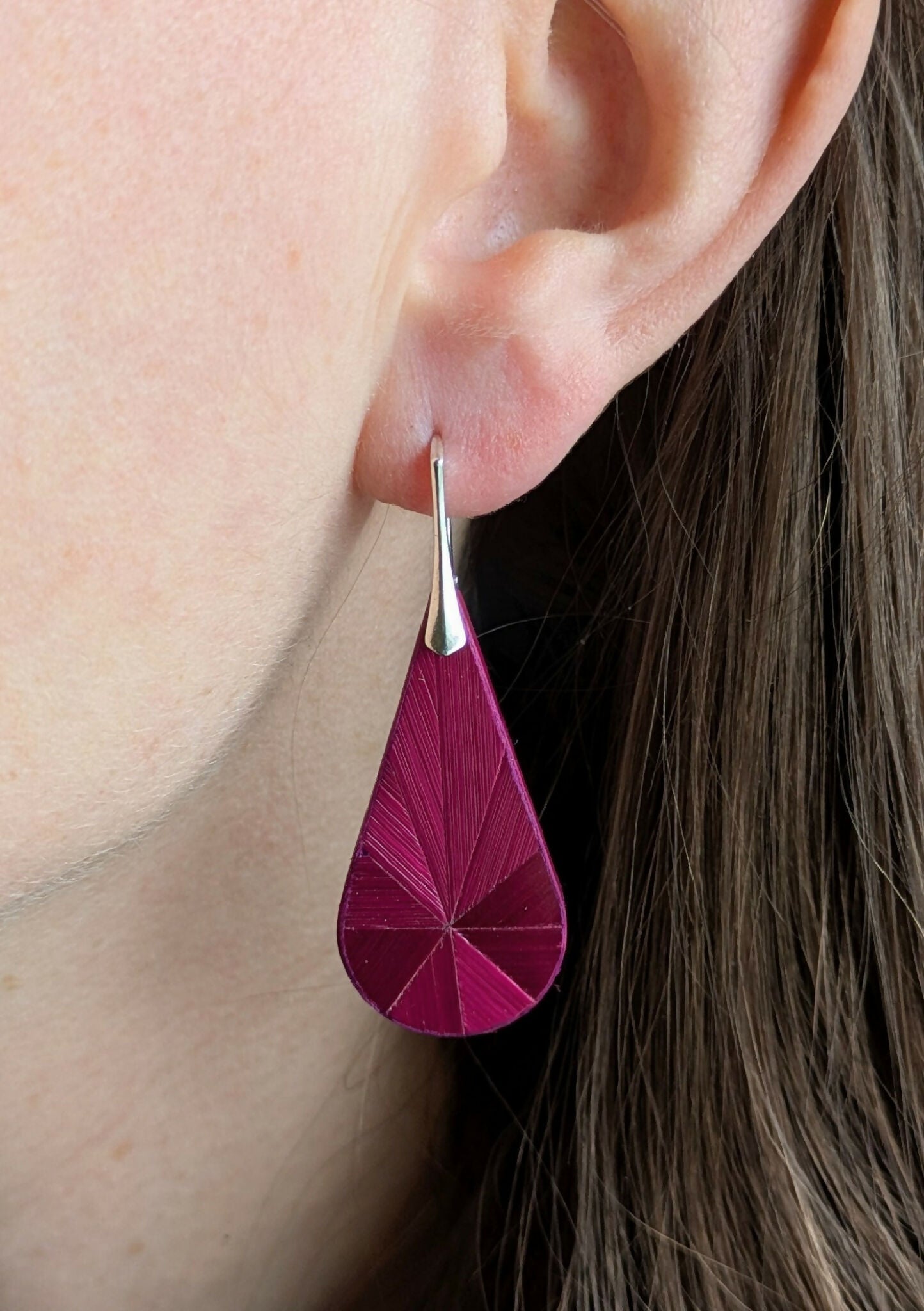 Boucles d'oreilles Gouttes avec marqueterie de paille Bordeaux - crochets argent