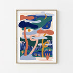 Affiche encadrée abstraite, formes organiques bleu, orange et vert, croissant de lune.