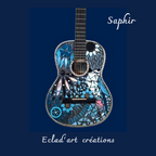 Guitare « Saphir » motifs abstraits noir et bleu sur la caisse, finition décorative