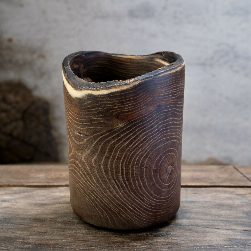 Vase en céramique brun, motifs en lignes concentriques, ouverture avec liseré clair