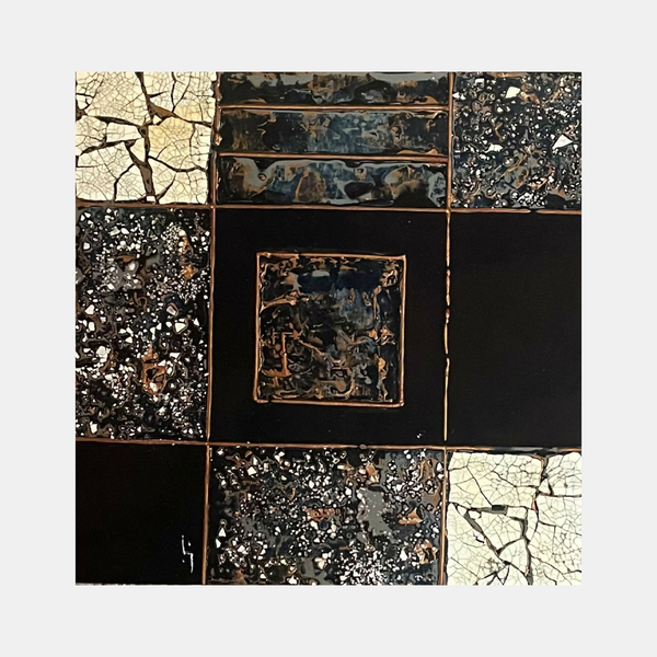 Variation n° 18 : panneau décoratif carré à texture mosaïque noire et motifs