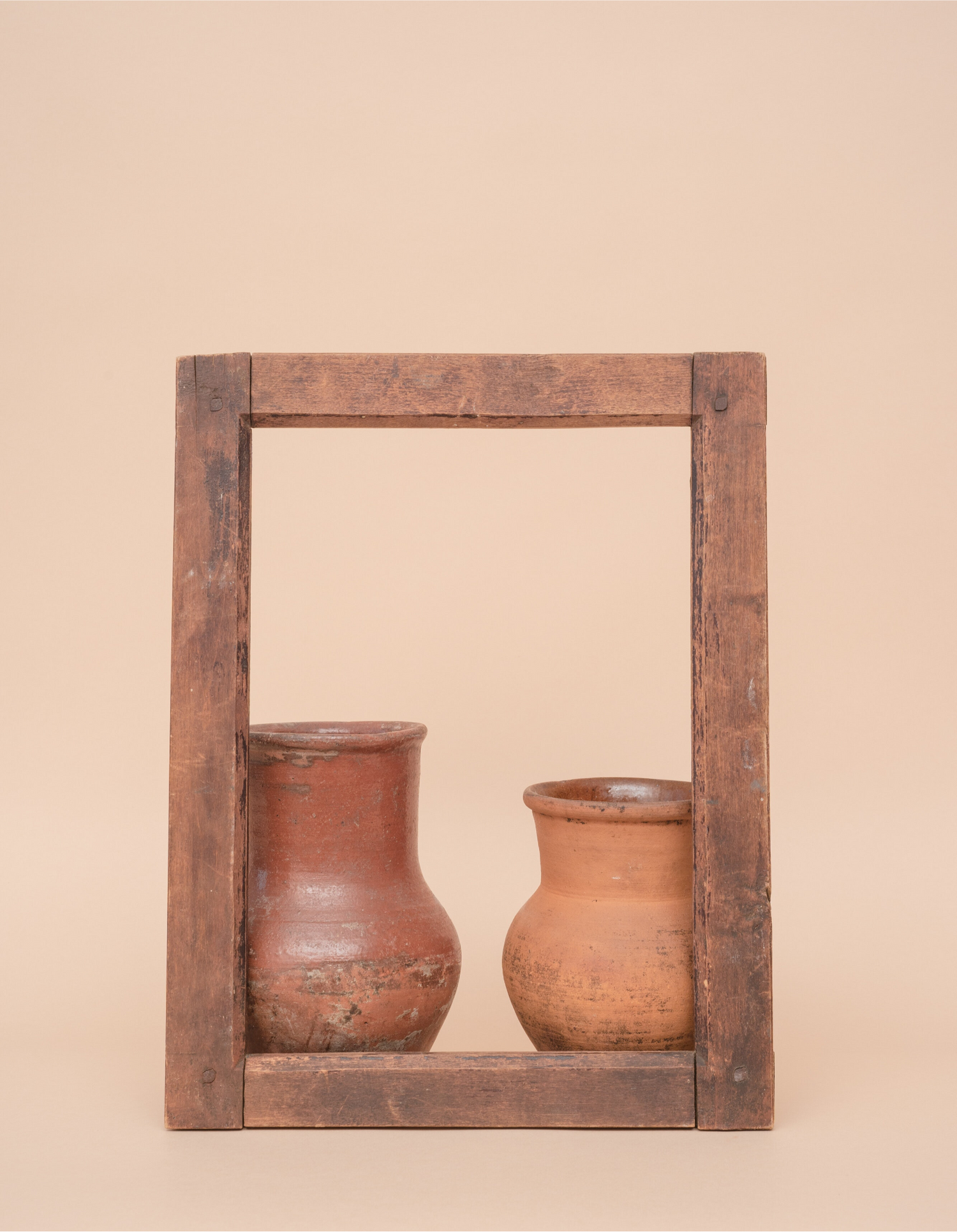 oeuvre vases en céramique dans un cadre