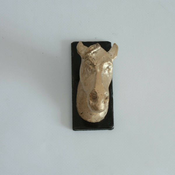 Patère porte-manteau en forme de tête de cheval, sur plaque noire