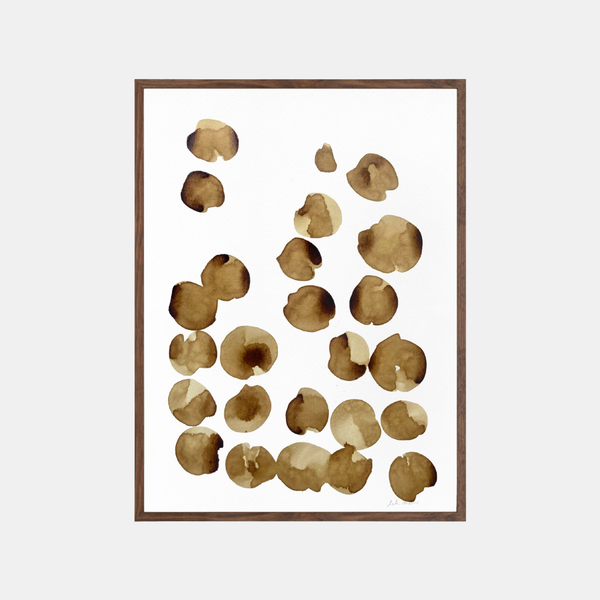 Tableau carré encadré, taches de café brunes et formes organiques sur papier clair
