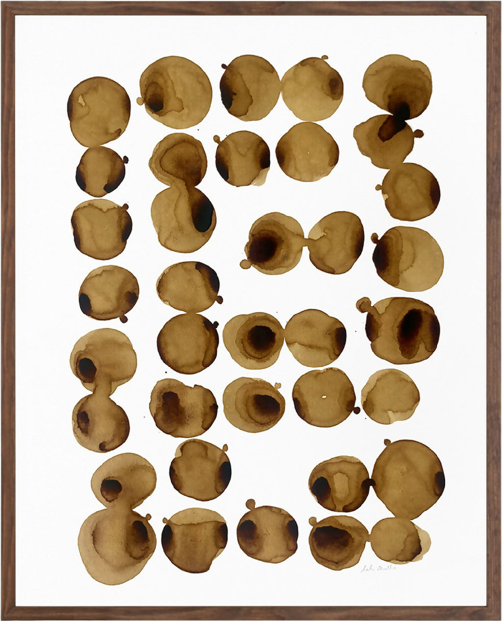 Composition de taches au café brunes sur papier coton, dans un cadre en bois.