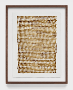 Tableau encadré avec cadre bois brun, rangées de petits points brun café, motif abstrait