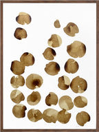 Tableau carré encadré, composition de taches de café brunes sur papier clair (gros plan)
