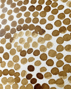 Peinture sur papier coton, texture à pois café aux tons beiges et bruns.