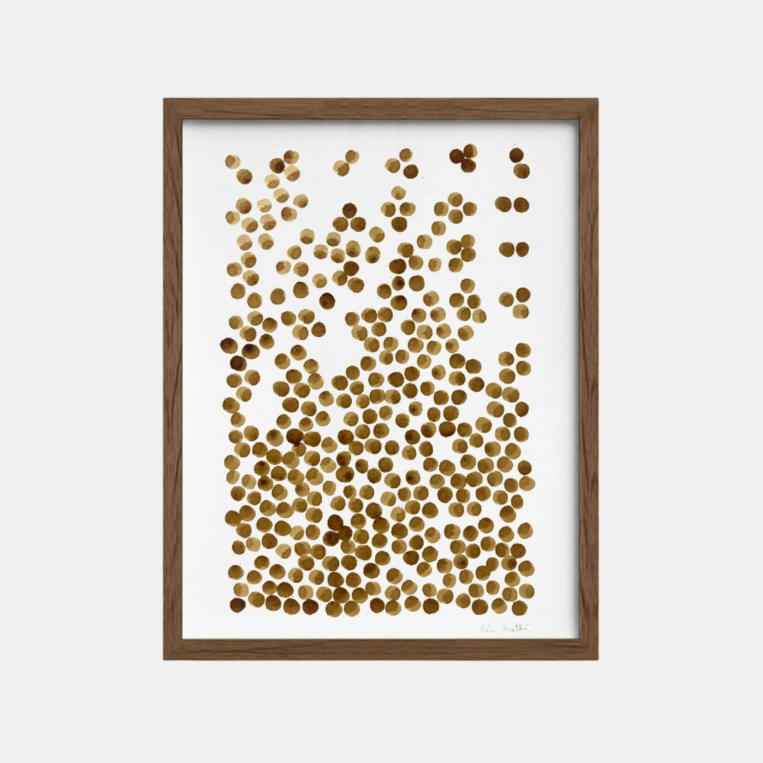 Peinture café sur papier coton encadrée, composition de points dorés et bruns.