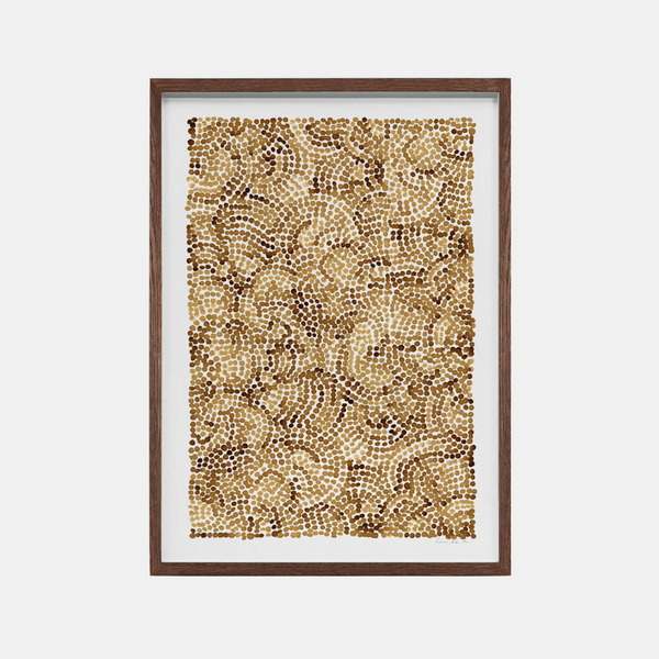 Tableau encadré en peinture au café, motif de points ocre sur fond clair.