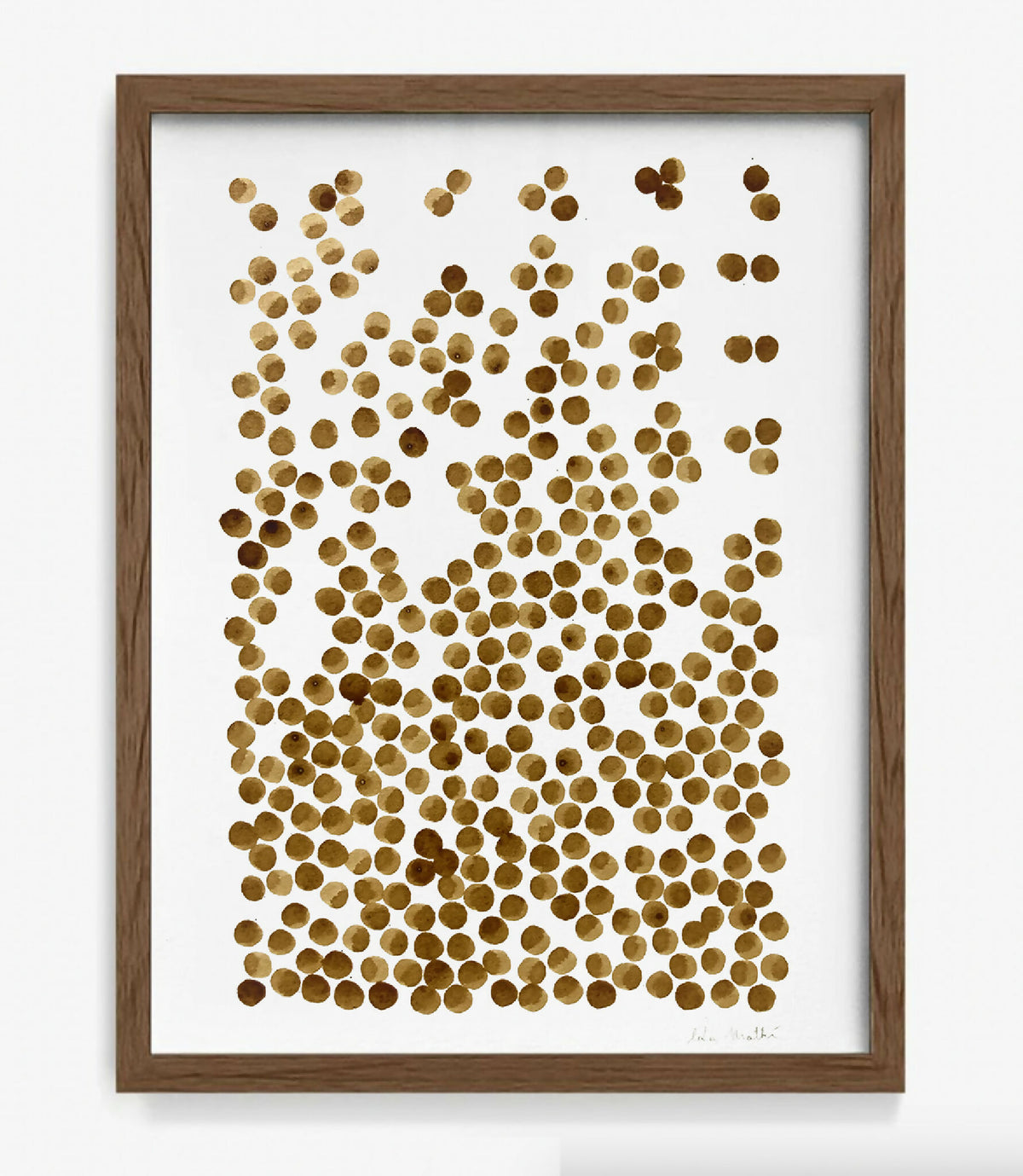 Peinture café encadrée sur papier coton, nuage de points bruns et clairs sur fond.