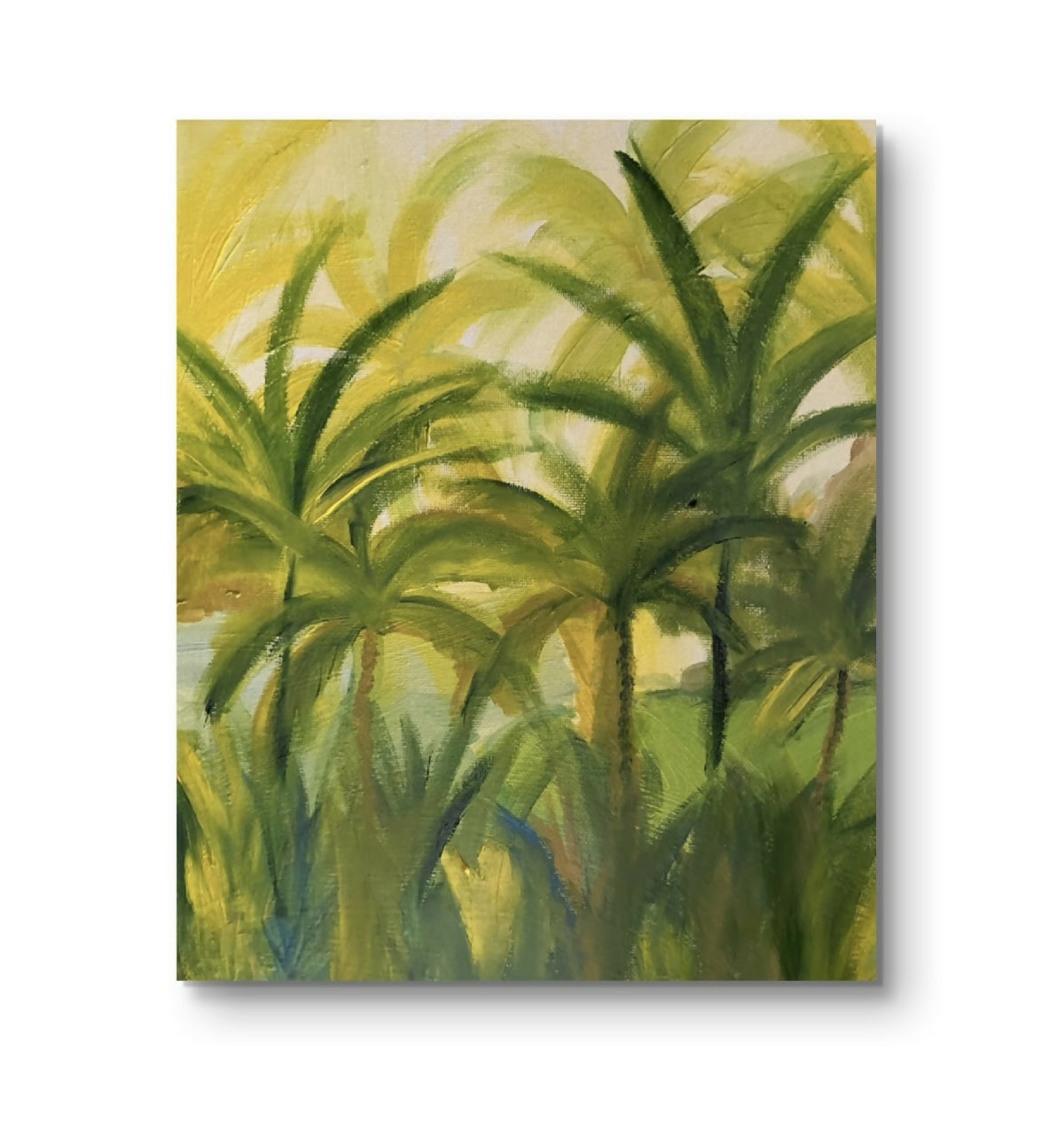 Toile encadrée aux feuilles de palmiers vertes et jaunes, touches peintes sur fond clair.