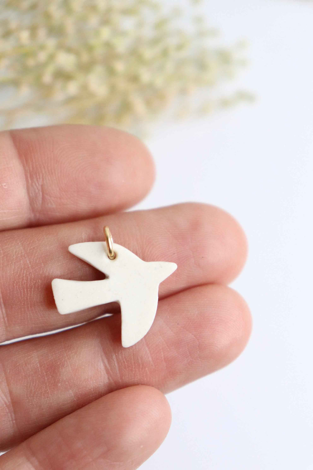 Pendentif breloque oiseau en porcelaine
