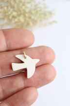Pendentif breloque oiseau en porcelaine