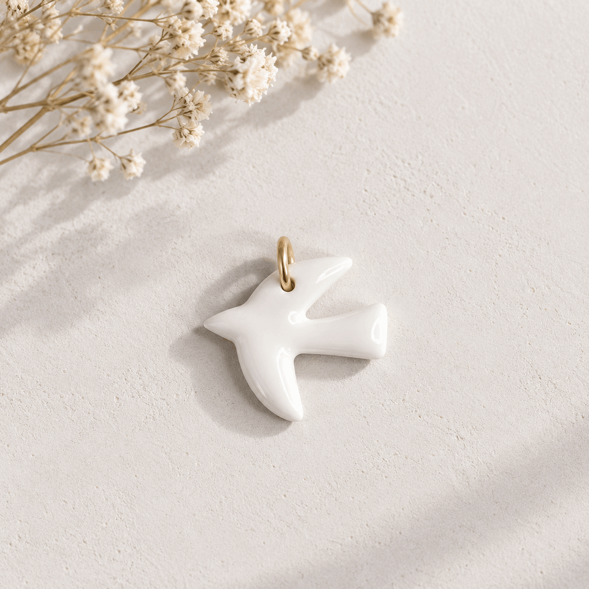Pendentif breloque oiseau en porcelaine