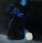 Tableau encadré, vue rapprochée : vase bleu nuit et petit pot blanc