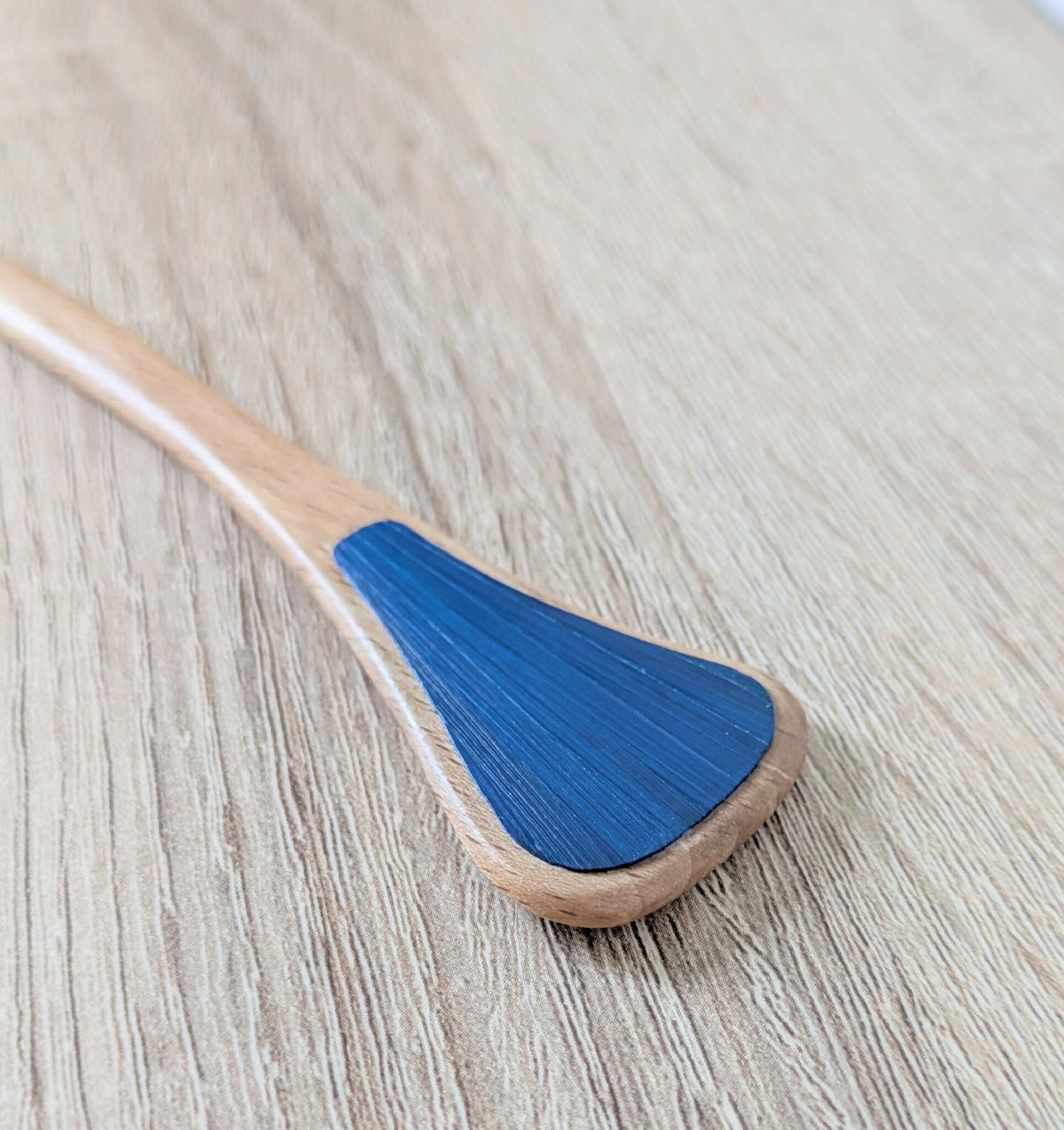 Pic à chignon en bois, marqueterie paille bleue triangulaire