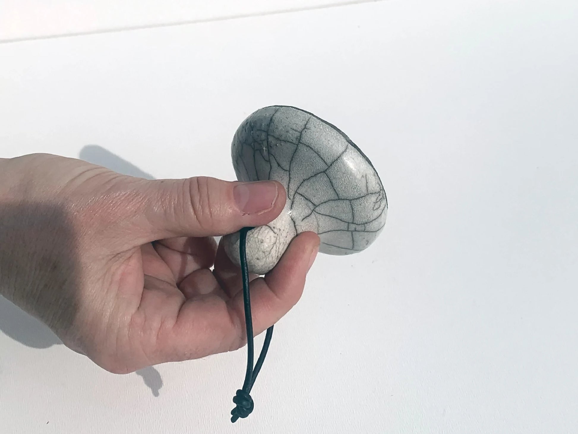 pierre-de-gommage-ceramique-artisanat-francais