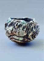 Pot à caudex en grès noir COLIMA, texture mouchetée bleu-vert, ouverture ovale.