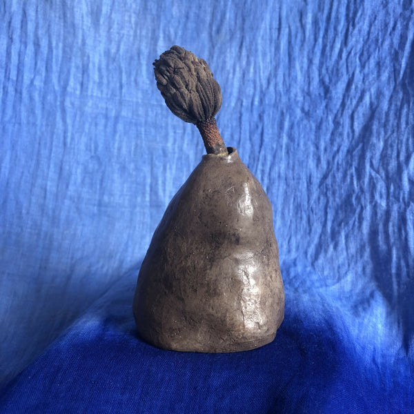 Vase à herbes sèches en céramique sombre, forme poire avec tige sur le dessus